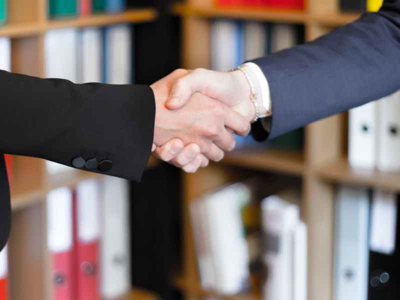 Hamburger and Hamburger Bun Vendors Agree on More Inconvenient Package Count, Boost Sales